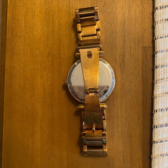 Gold Michael Kors watch - Picture 3 of 3